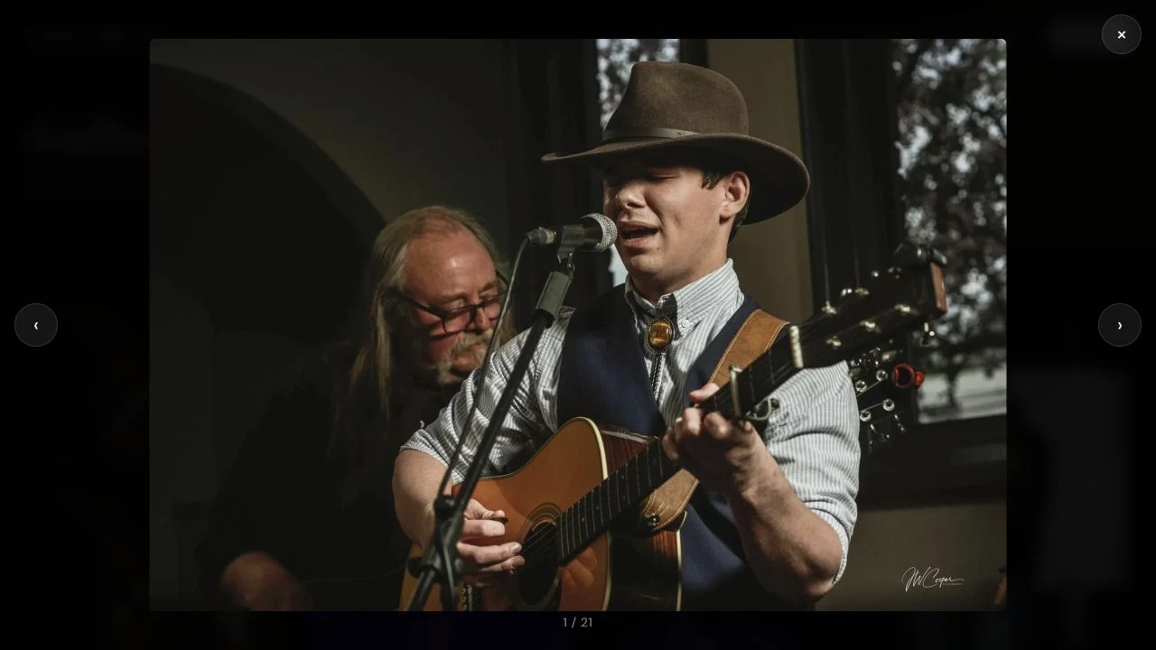 Hunter Skeens & the Forerunners: Expanded performance photograph in the band website photo viewer